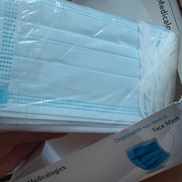 200 PCS Face Mask Medical Surgical Dental Disposable - Picture 6 of 9